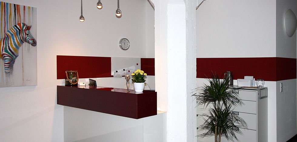 Blick in den Empfangsbereich der Praxis Dr. Karl Bruck